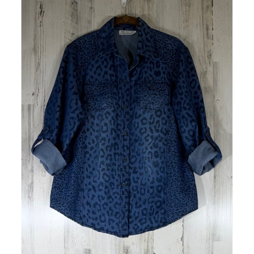 New Direction Denim Button Up Shirt Large Blue Leopard Print Western Roll Tab